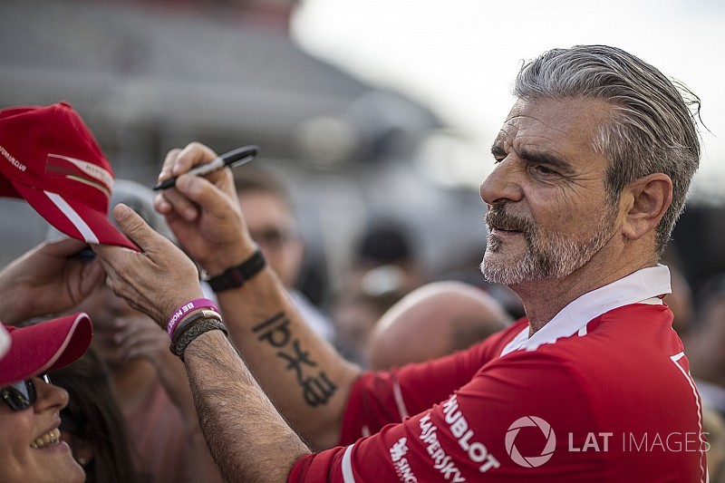 Chefe da Ferrari: punição a Verstappen