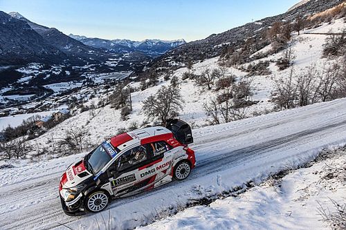 Ogier y Evans luchan en la ma&ntilde;ana nevada de Montecarlo