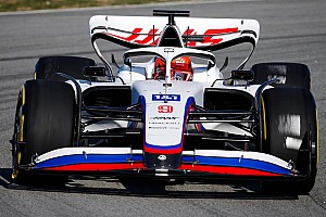 1/2 ヘルメット ハース フェラーリ F1 VF-22 マグヌッセン 2022 1200px-FIA_F1_Austria_2022_Nr.