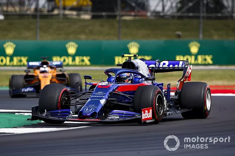 Alexander Albon, Toro Rosso STR14, Carlos Sainz Jr., McLaren MCL34