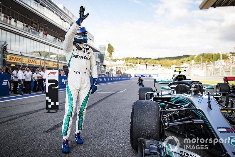Ganador de la pole Valtteri Bottas, Mercedes AMG F1