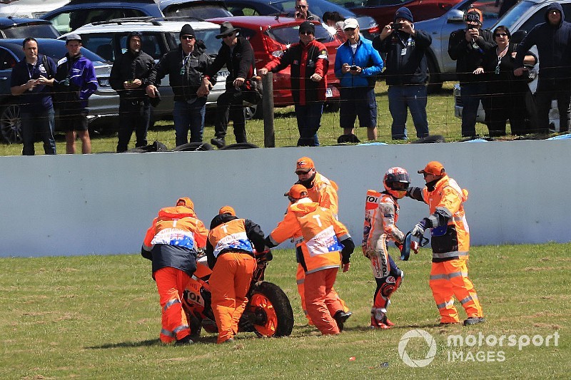 Chute déconcertante pour Márquez, en pilotage