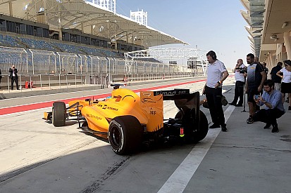 Alonso balik geber mobil F1 di Bahrain