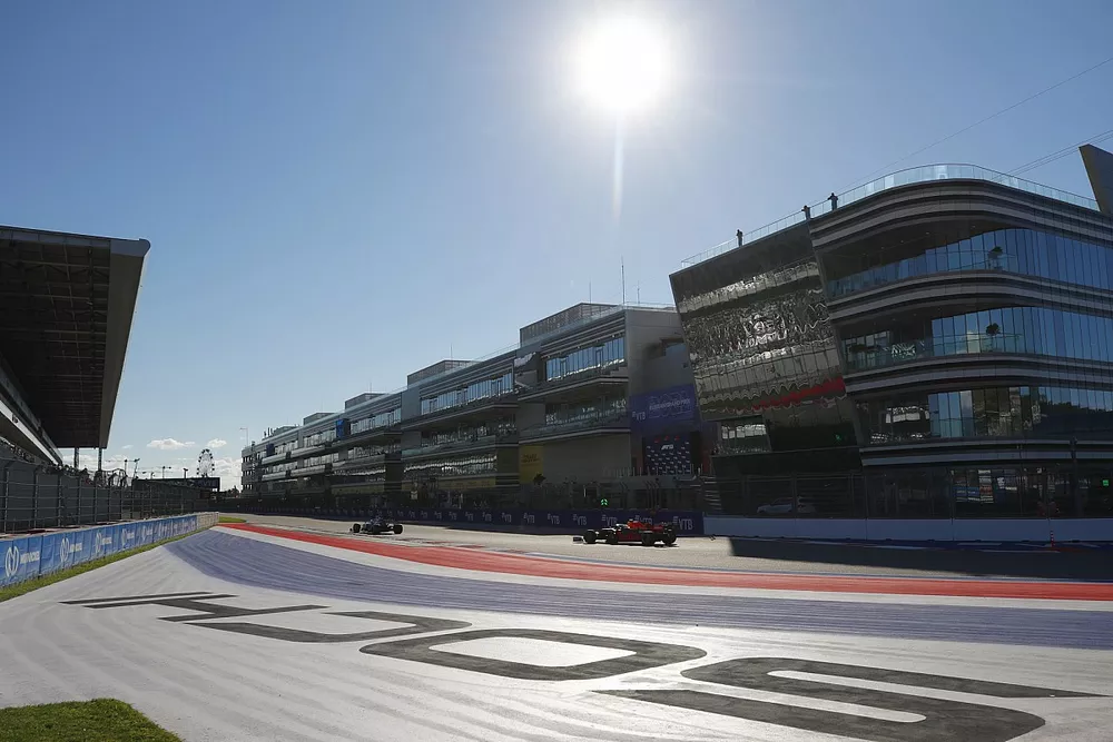 Sebastian Vettel, Aston Martin AMR21, Max Verstappen, Red Bull Racing RB16B