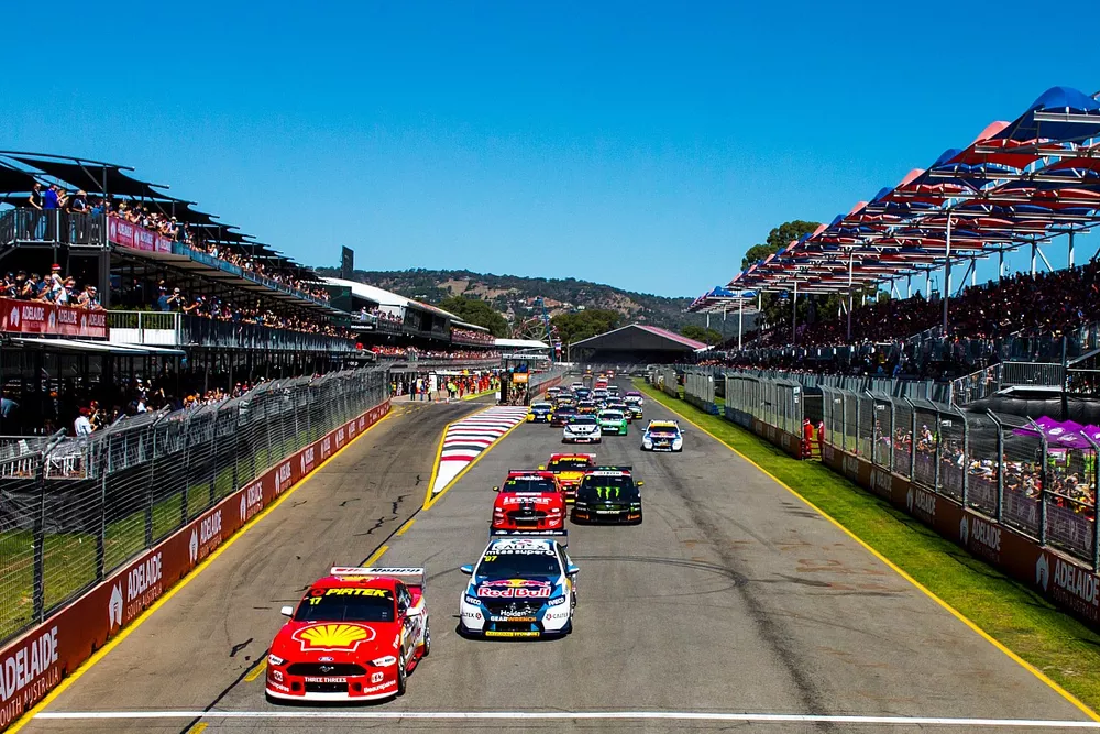 Scott McLaughlin, DJR Team Penske Ford leads