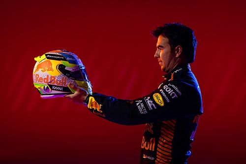 "Checo" Pérez revela su casco para la temporada 2023 de F1