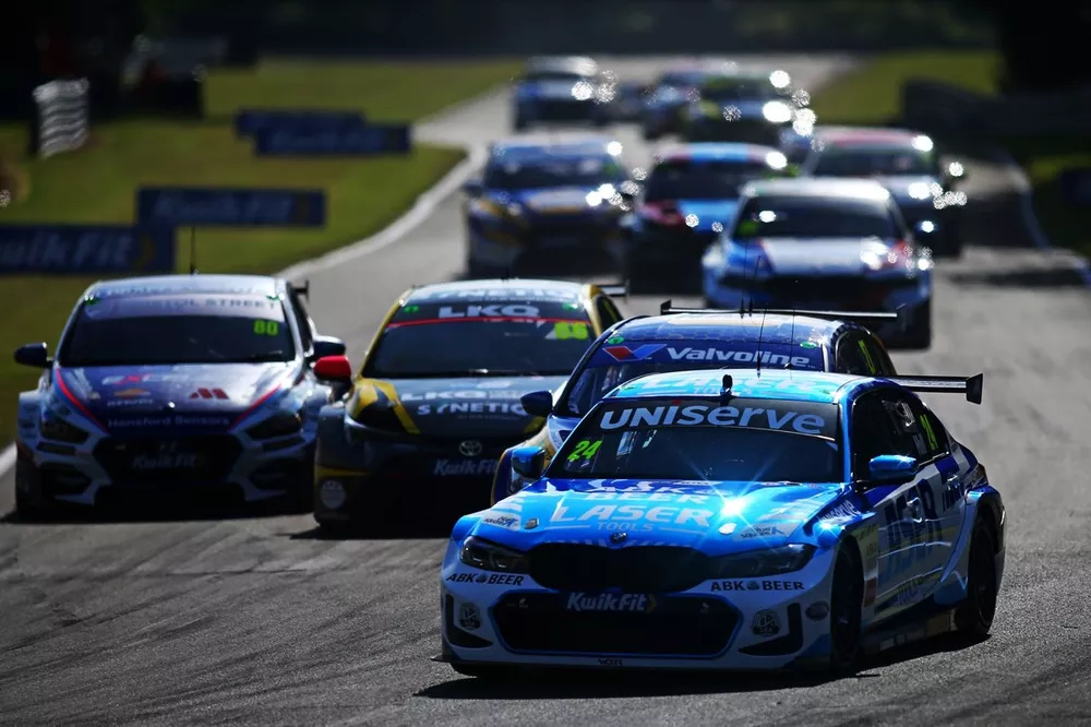 Jake Hill, Laser Tools Racing with MB Motorsport BMW 330e M Sport