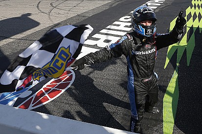 Bell varre em Loudon e avança nos playoffs da Truck Series