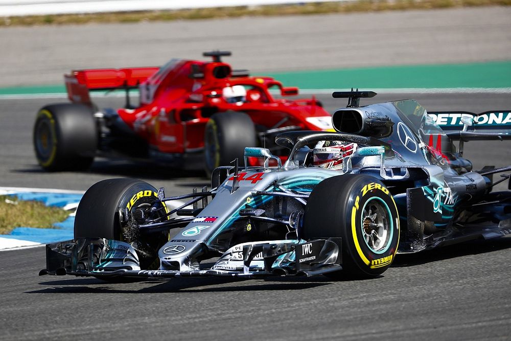 Lewis Hamilton, Mercedes AMG F1 W09, y Sebastian Vettel, Ferrari SF71H