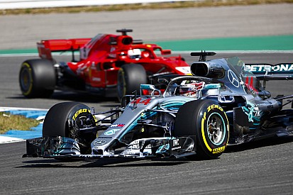Ferrari выглядит сильнее Mercedes, но лидером на летние каникулы ушел Хэмилтон. Как так вышло?