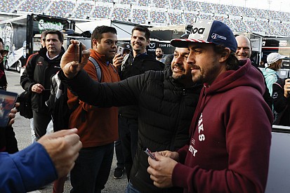 Alonso dice que el ambiente de Daytona sería "impensable" en la F1