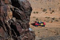 El ingenio de Loeb con unas piedras para acercarse a Sainz en el Dakar 2024