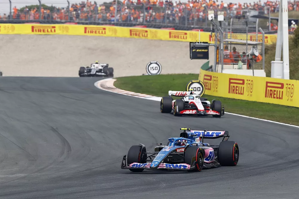 Esteban Ocon, Alpine A522, Mick Schumacher, Haas VF-22, Yuki Tsunoda, AlphaTauri AT03
