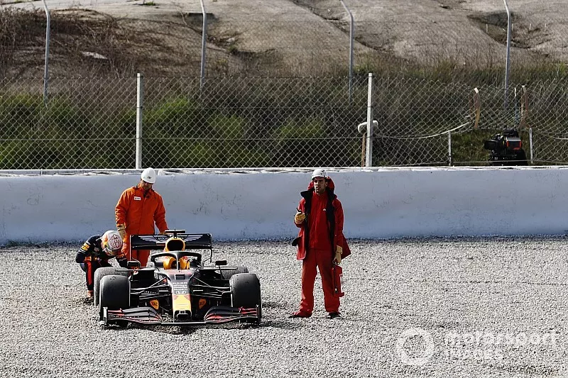 Max Verstappen, Red Bull Racing RB16, inspecte sa voiture apr&egrave;s sa sortie