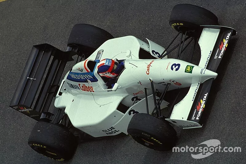 美しきF1マシン：「日本人が”夢”を見た、白い流星」ティレル022