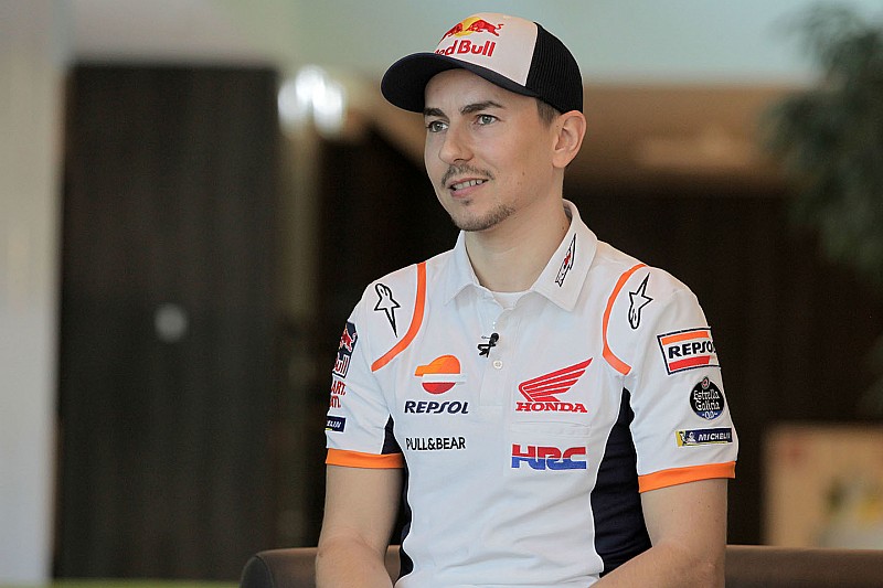 Lorenzo, operado con éxito, se perderá el test de Sepang