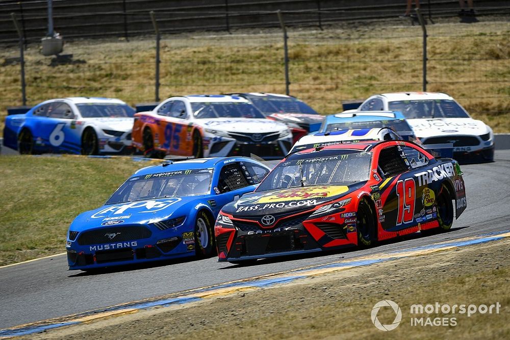  Martin Truex Jr., Joe Gibbs Racing, Toyota Camry Bass Pro Shops,  Ryan Blaney, Team Penske, Ford Mustang PPG