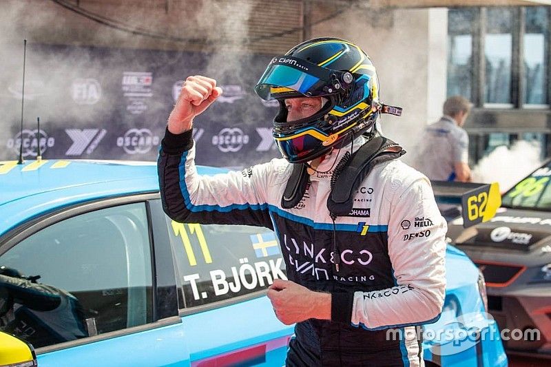 Race winner Thed Bj&ouml;rk, Cyan Racing Lynk & Co 03 TCR