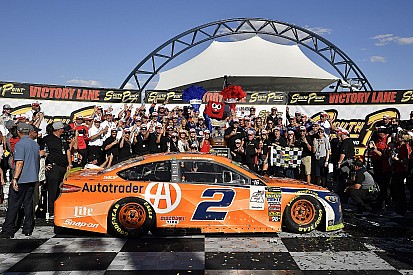 Keselowski abre playoffs vencendo pela terceira vez seguida