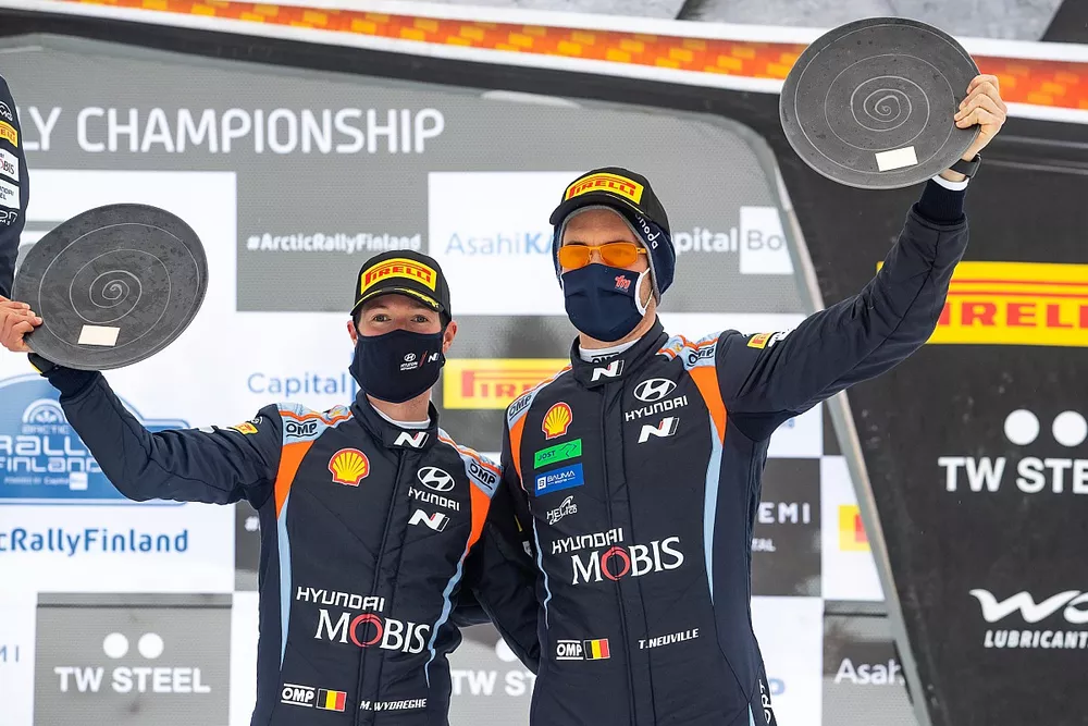 Podio: Thierry Neuville, Martijn Wydaeghe, Hyundai Motorsport Hyundai i20 Coupe WRC