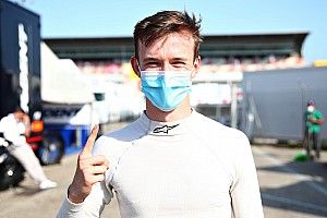 Ilott reafirma su liderato con la pole position en Barcelona