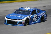 Larson abre fuerte en Kentucky con Suárez en décimo