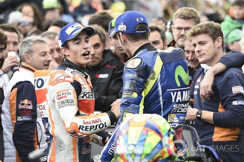 Ganador de la carrera Marc Márquez, Repsol Honda Team, segundo lugar Valentino Rossi, Yamaha Factory