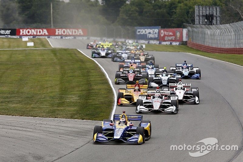 Alexander Rossi, Andretti Autosport Honda leads at the start