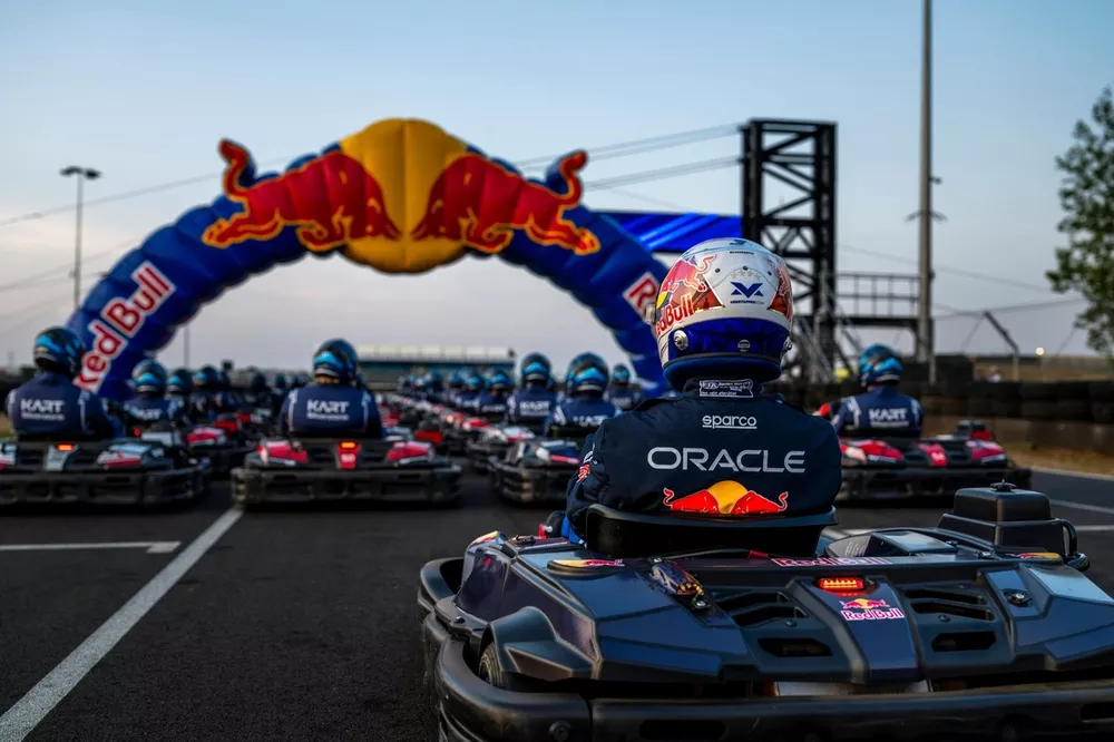 Max VS 100, Red Bull Racing 
