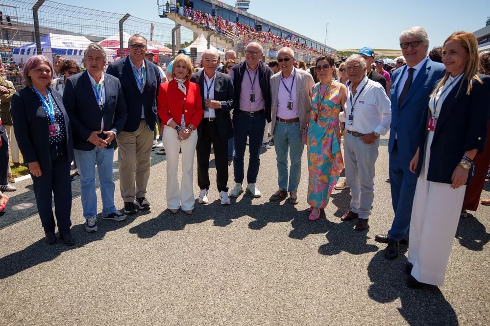 Foto di gruppo tra Liberty Media e Dorna