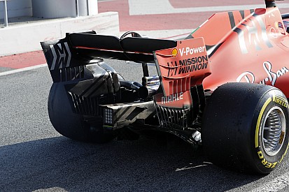 Tecnica Ferrari: provati sulla SF90 i cerchi bugnati e con i fori tipo Mercedes!