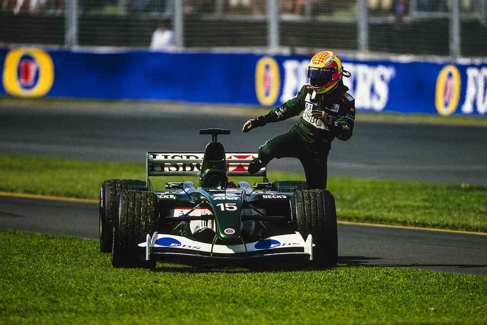 Ant&ocirc;nio Pizzonia se baja de su Jaguar R4 Cosworth