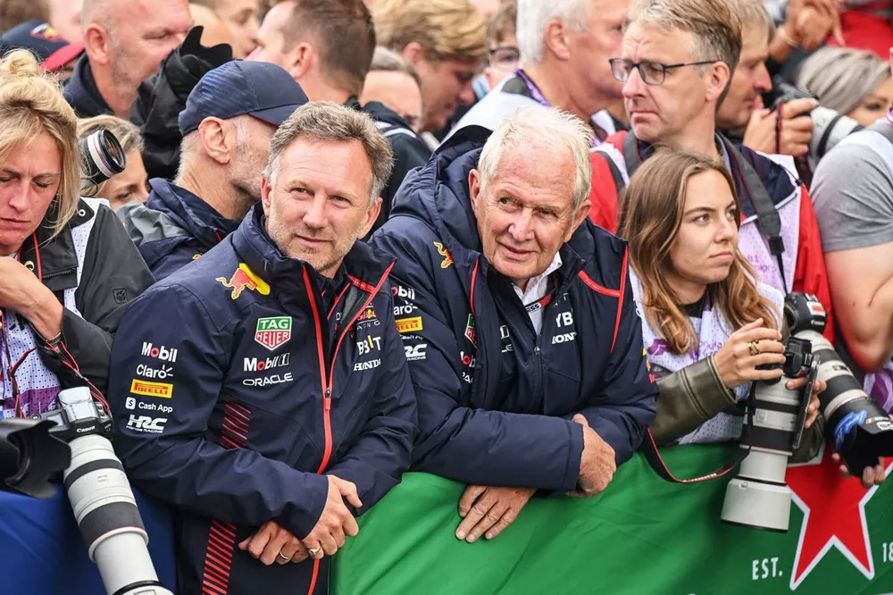 Christian Horner, Director Red Bull Racing, Helmut Marko, Consultor, Red Bull Racing, en Parc Ferme