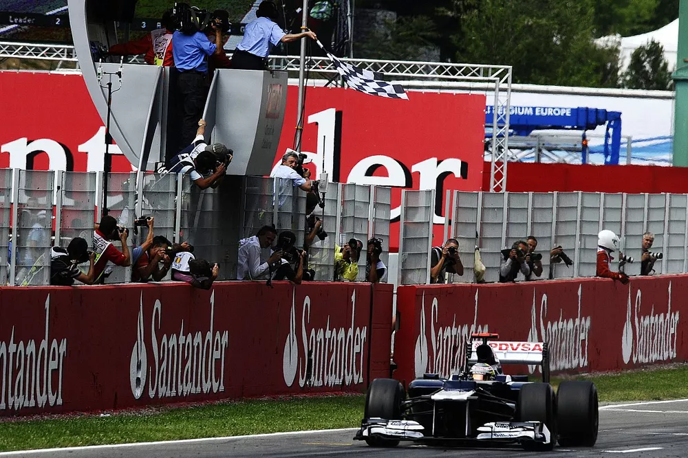 Race winner Pastor Maldonado, Williams FW34