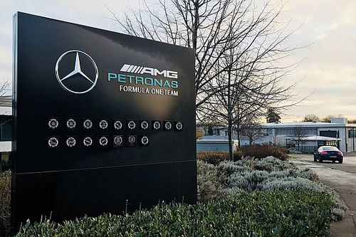 Mercedes F1 informa al equipo la salida de Hamilton
