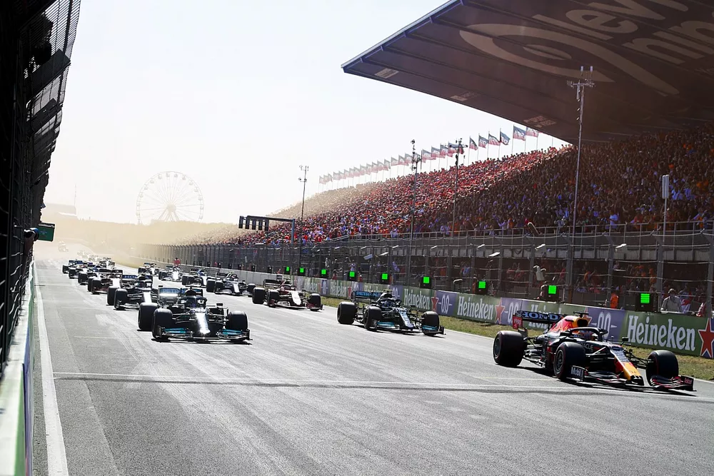 Max Verstappen, Red Bull Racing RB16B, Lewis Hamilton, Mercedes W12, Valtteri Bottas, Mercedes W12, and the rest of the filed wait for the lights to go out at the start