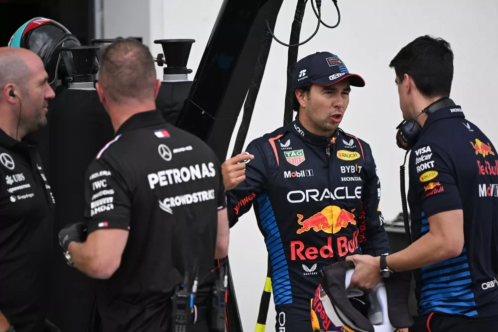 Sergio Perez, Red Bull Racing, with his performance coach Jose Canales in the pit lane 