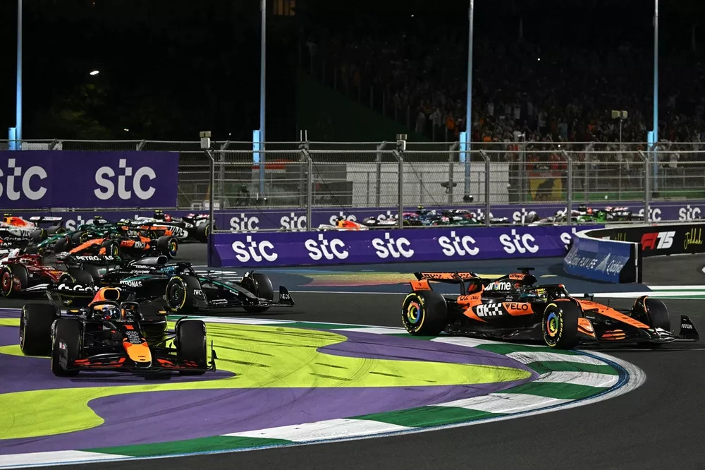Max Verstappen, Red Bull Racing, Oscar Piastri, McLaren