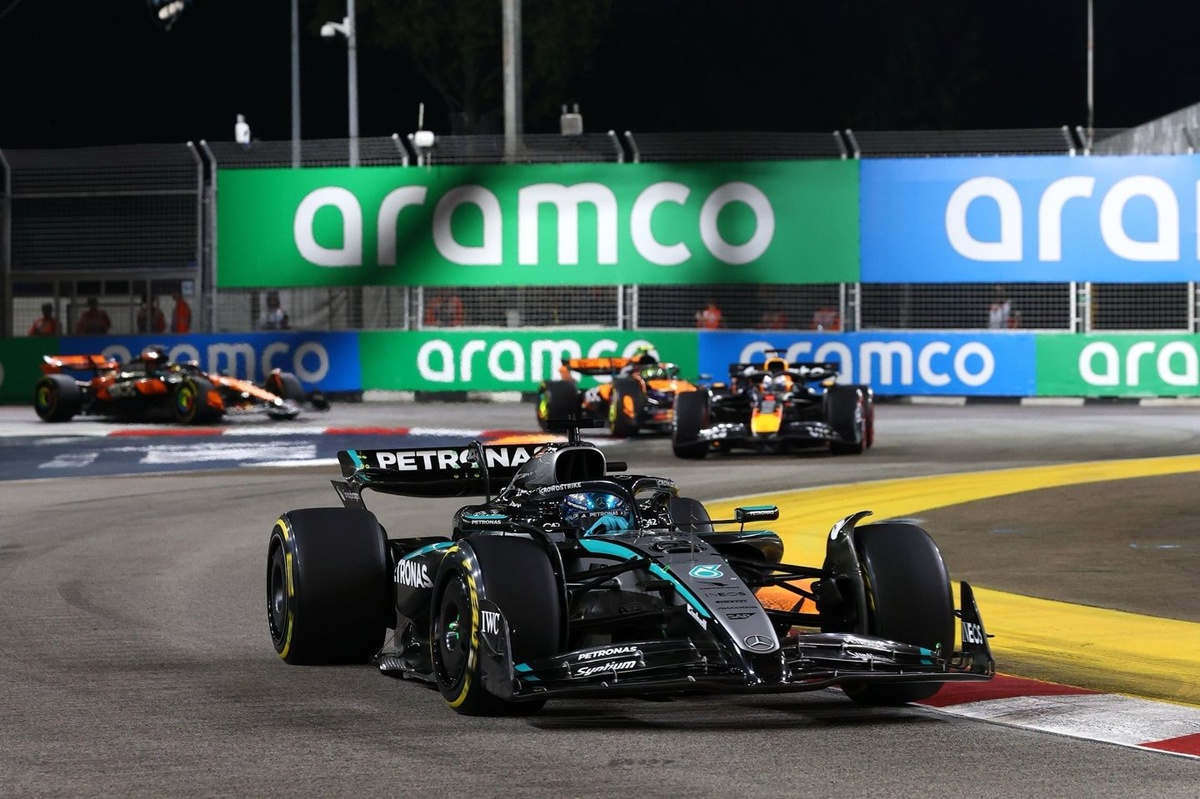 Course - Russell vainqueur en solitaire, le ton monte chez McLaren