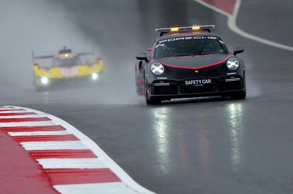 #83 AF Corse Ferrari 499P: Robert Kubica, Yifei Ye, Philip Hanson