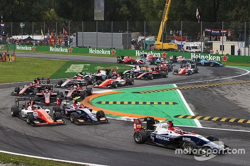 Pedro Piquet, Trident, leads Giuliano Alesi, Trident, Richard Verschoor, MP Motorsport, et le reste du peloton au d&eacute;part