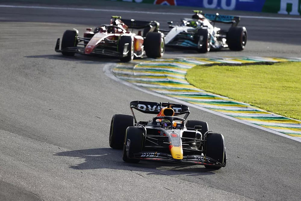 Max Verstappen, Red Bull Racing RB18, Carlos Sainz, Ferrari F1-75, Lewis Hamilton, Mercedes W13