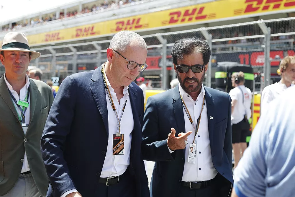 Stefano Domenicali, CEO de la F&oacute;rmula 1, y Mohammed ben Sulayem, presidente de la FIA