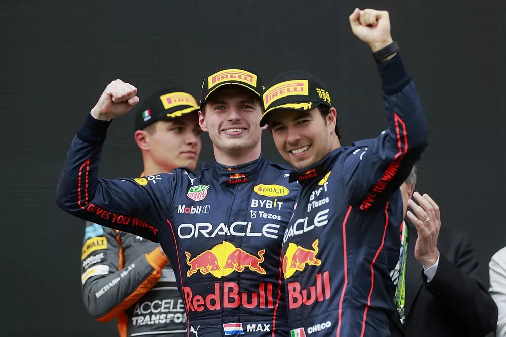 Podio: ganador Max Verstappen, Red Bull Racing, segundo lugar Sergio P&eacute;rez, Red Bull Racing