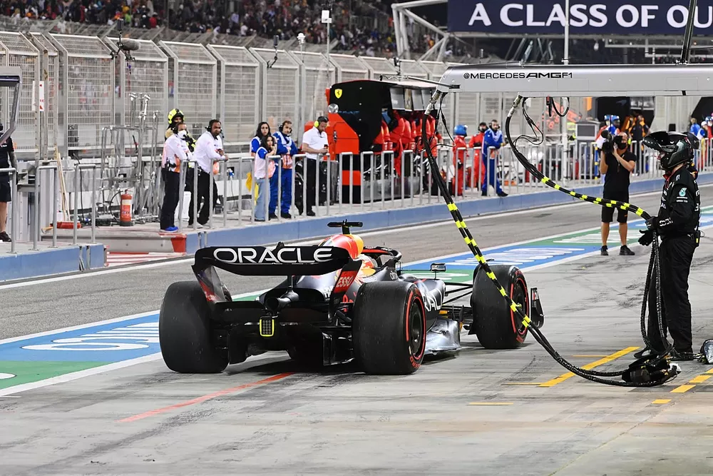 Abandono de Max Verstappen, Red Bull Racing RB18