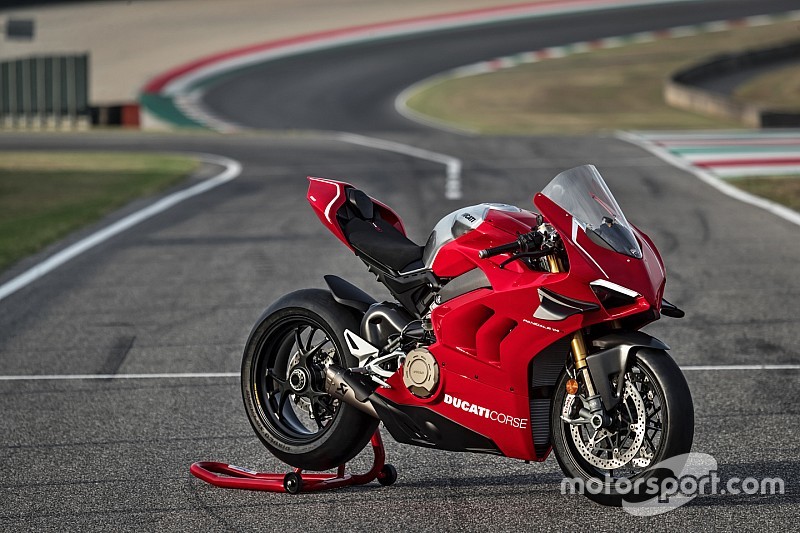 Ducati: presentata a EICMA la Panigale V4 R, la base da cui nasce la Rossa per la SBK 2019
