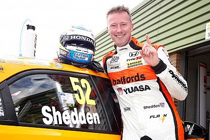 Snetterton BTCC: Shedden takes last lap win in restarted race