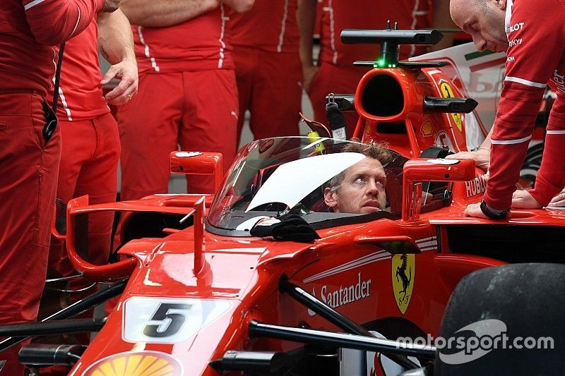 Sebastian Vettel, Ferrari SF70-H con el escudo de la cabina