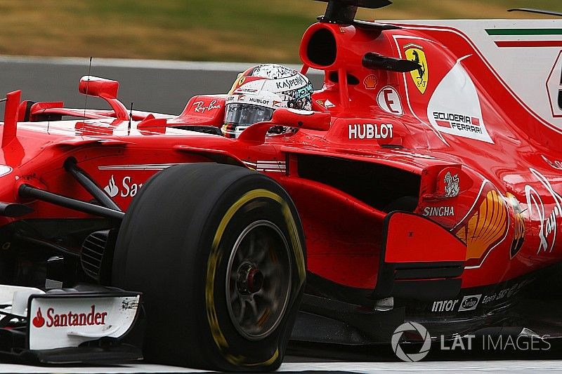 Sebastian Vettel, Ferrari SF70H sufre un pinchazo