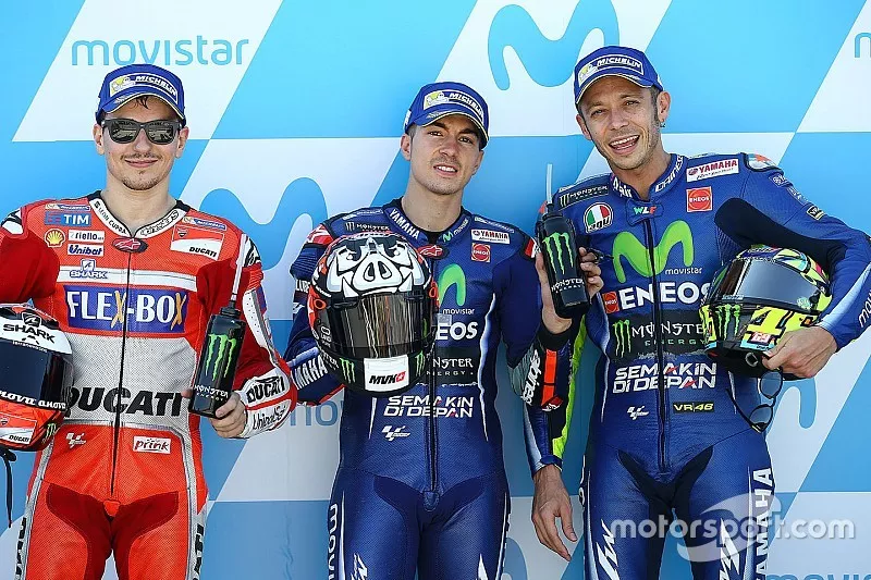 Pole de Maverick Vi&ntilde;ales, Yamaha Factory Racing, segundo Jorge Lorenzo, Ducati Team, tercero Valentino Rossi, Yamaha Factory Racing